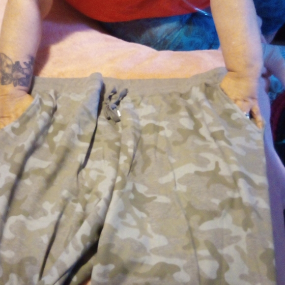 1 Pair of pants..2 side pockets ties in front - Picture 2 of 3